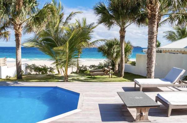 Ecoute les Vagues on St. Barts Ecoute les Vagues is located right on the beach in Flamands Bay